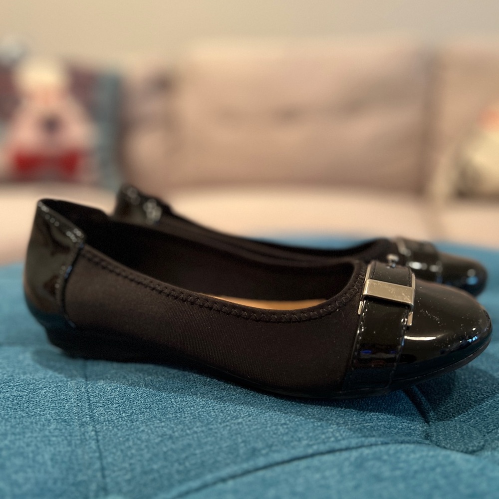 Black Flats (DexFlex Comfort) w/silver buckle detail.